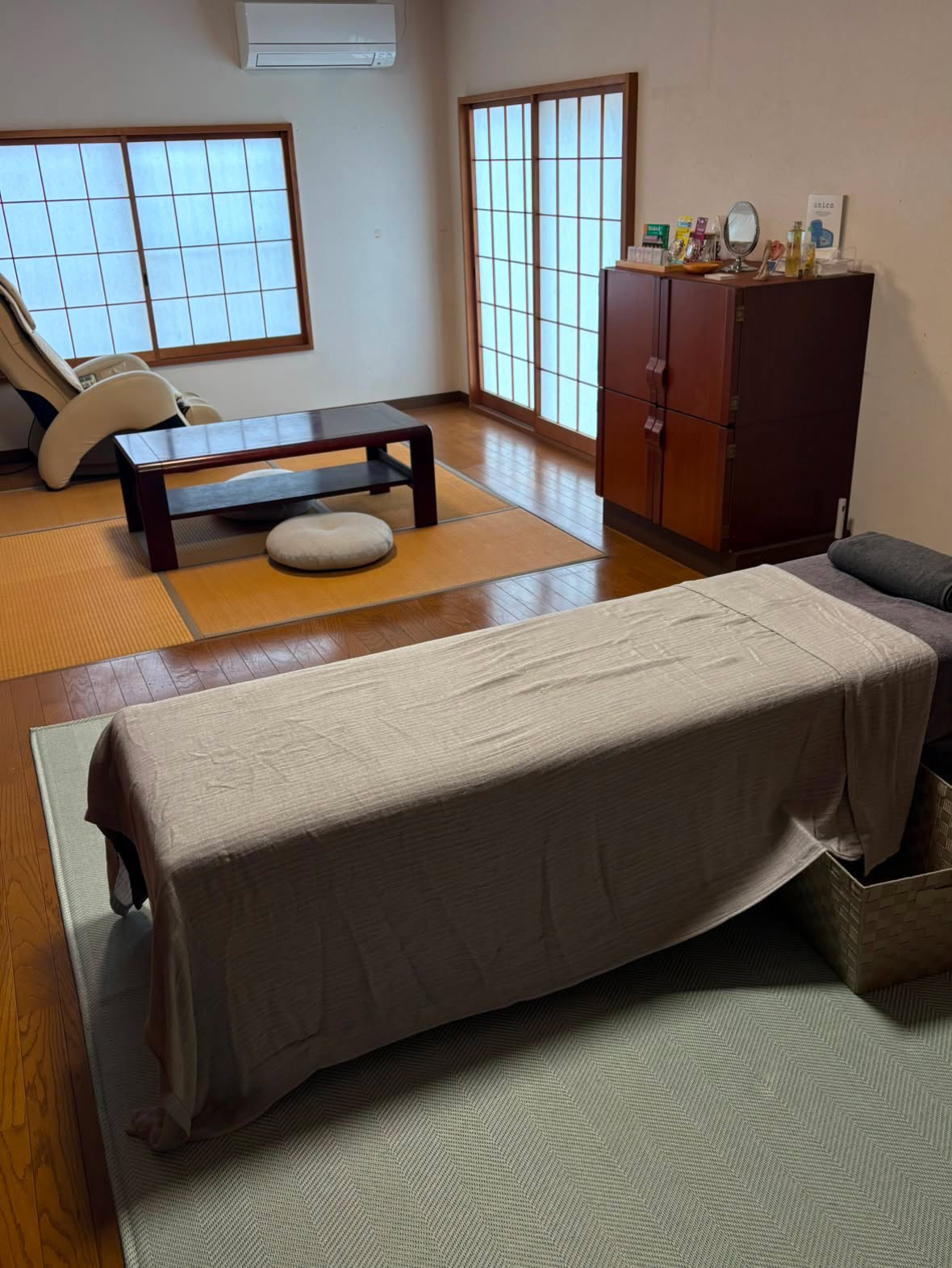サロンルーム（1F）